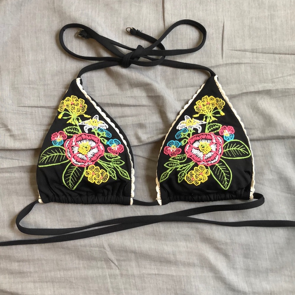 Colorful embodiment lace bikini top